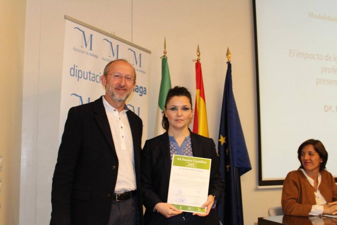 La profesora Mïriam Sánchez, recogiendo su premio. Un importante reconocimiento a su trabajo